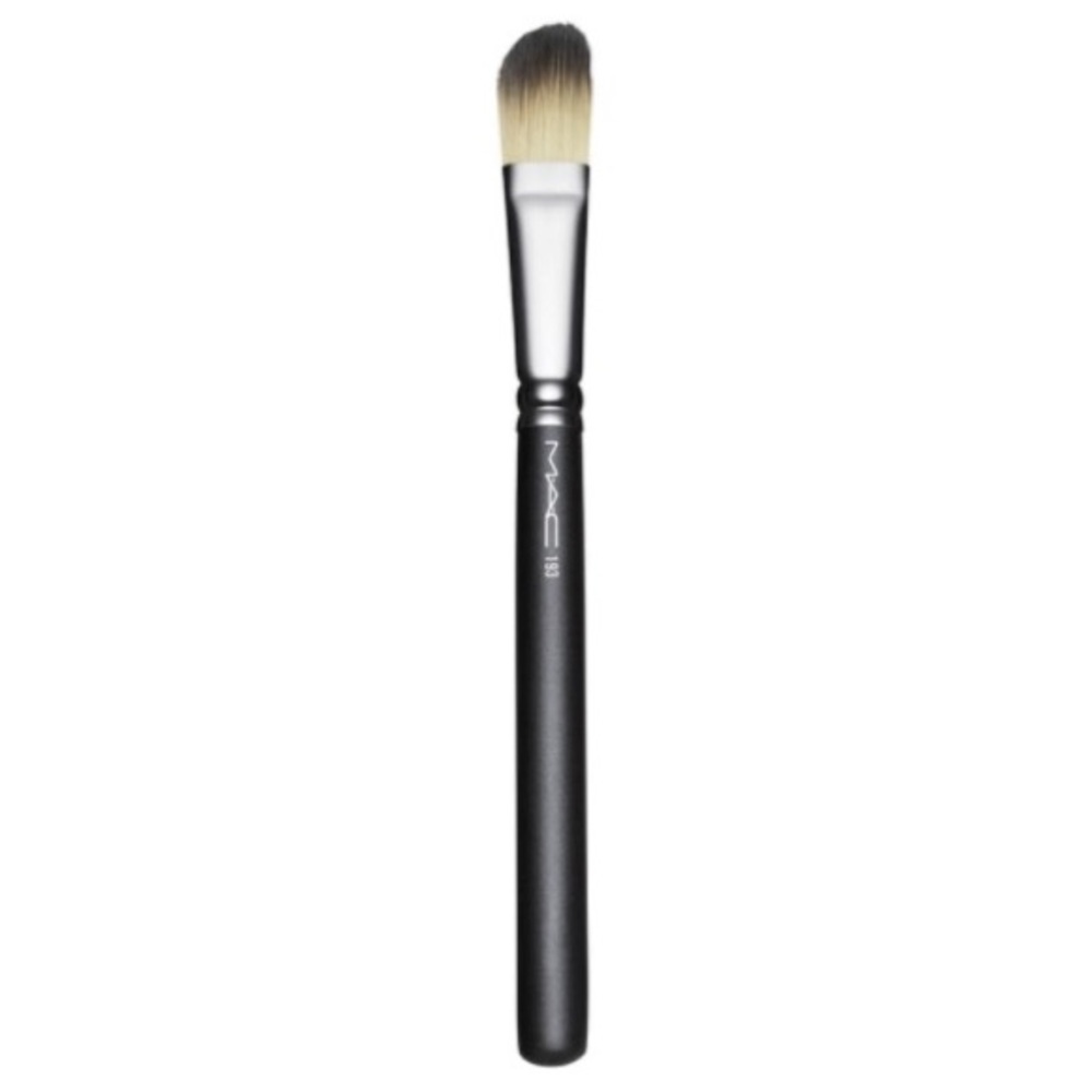 MAC 193 Angled Foundation Brush